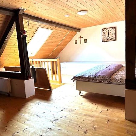 Penzion A Hospoda Na Statku Hluboka nad Vltavou Bagian luar foto