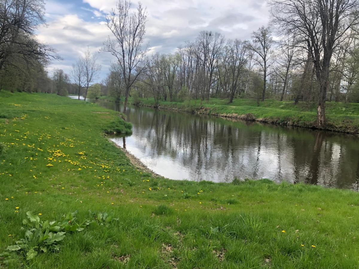 Penzion A Hospoda Na Statku Hluboka nad Vltavou Bagian luar foto